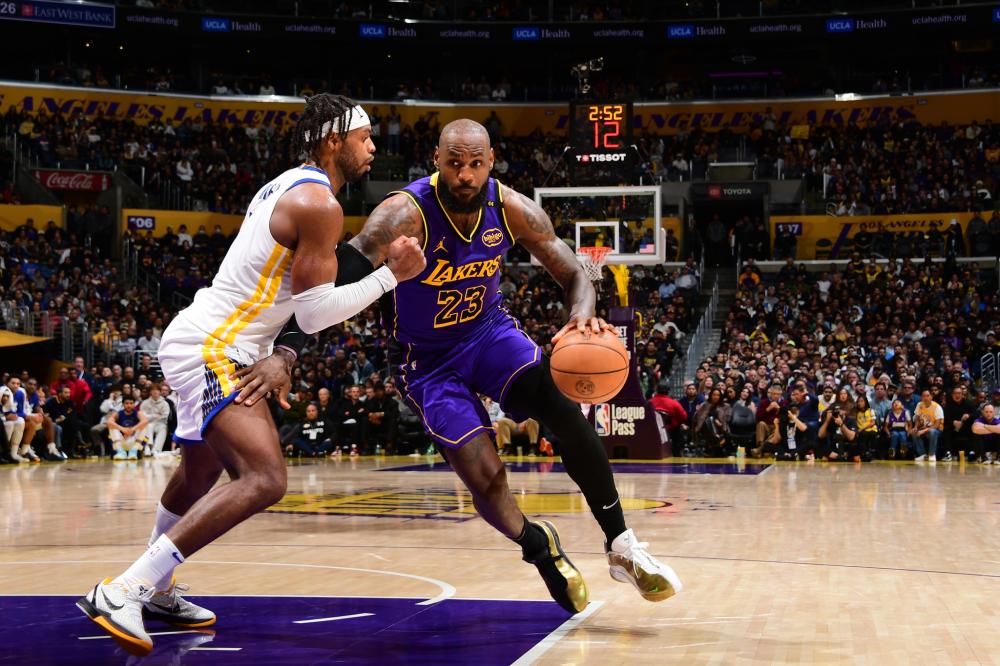 一人在国际 一人在国际